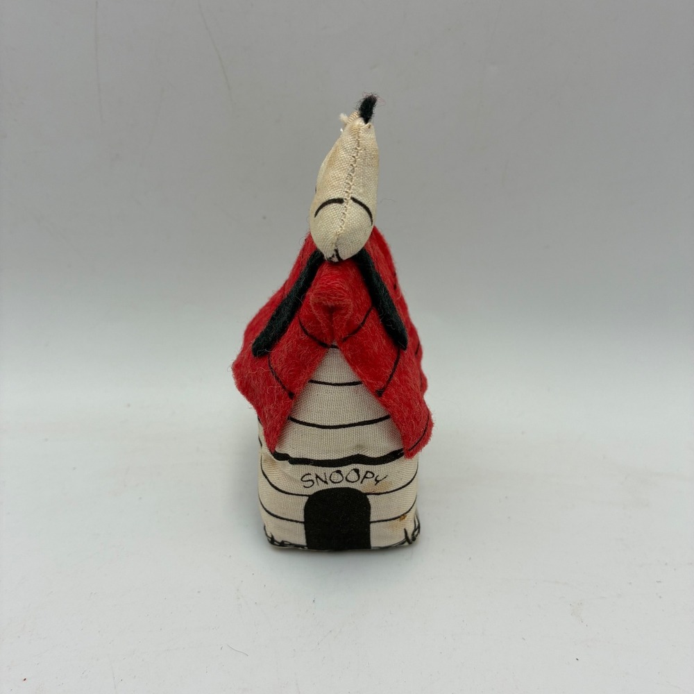 Vintage Hallmark Peanuts Snoopy Doghouse Plush Soft Toy Ornament 4.5 Inch